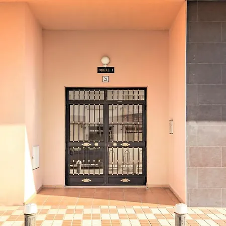 Beautiful In Center דירה *